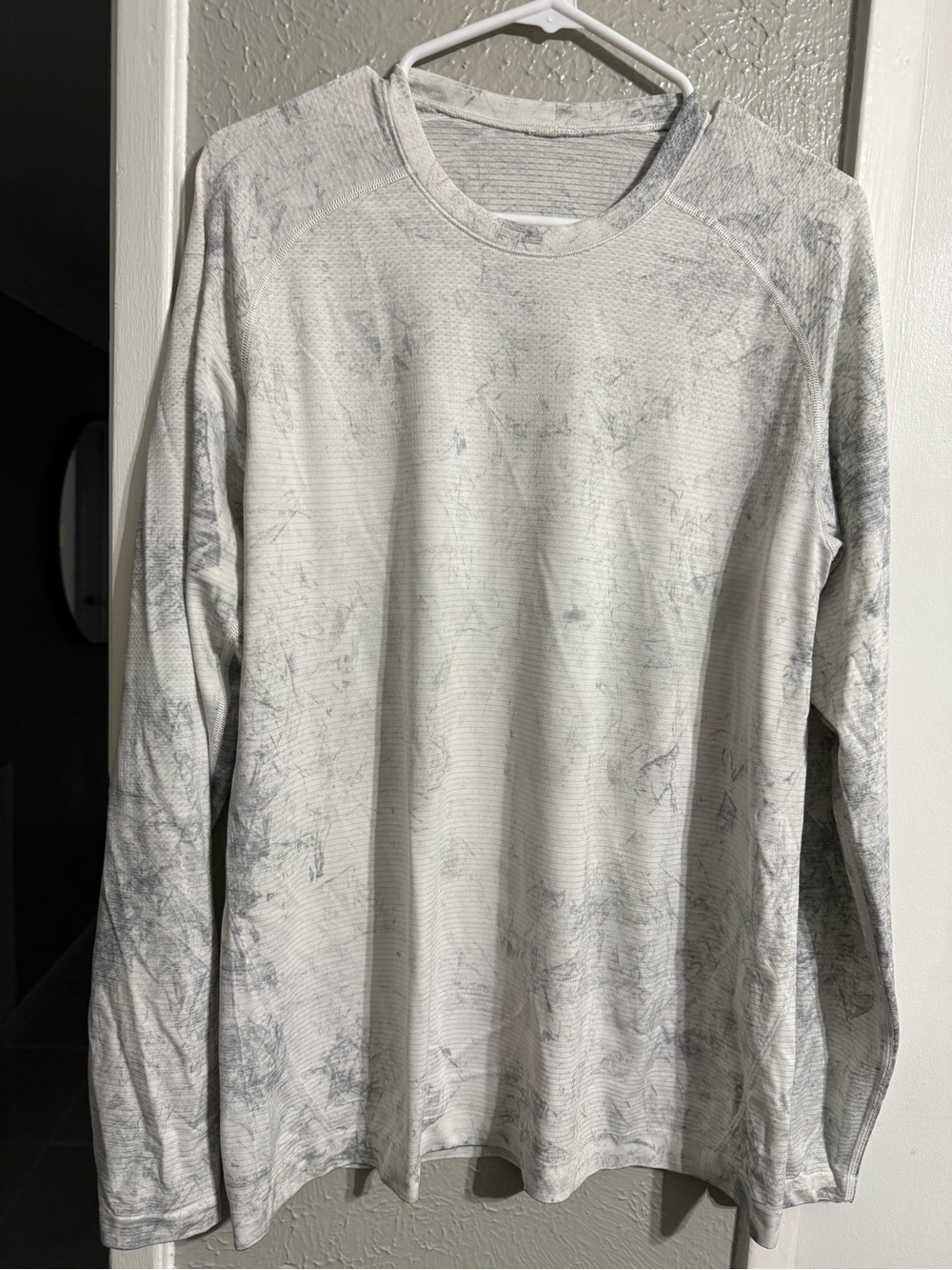 lululemon athletica Men's Long Sleeve Crew - Marble White and Light Gray.